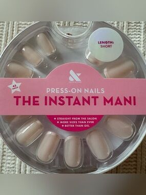 New Olive & June The Instant Mani Press-On Nails in Nude